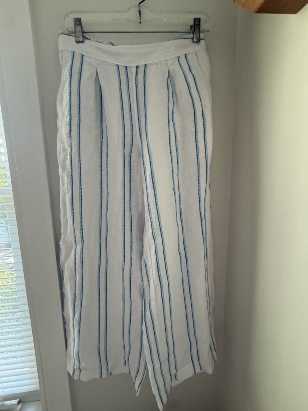 Hatley white and teal linen capris